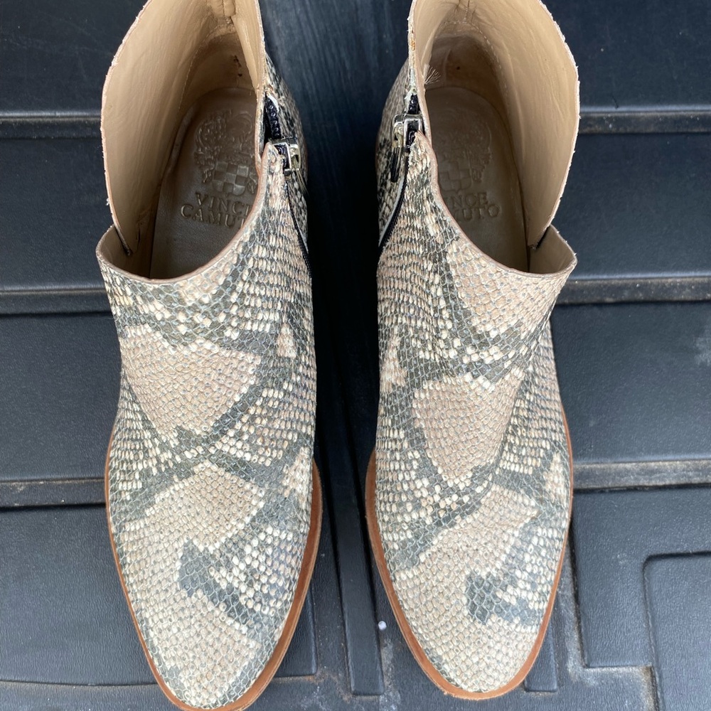 Vince Camuto Cream and Gray Geometric Ankle Boots